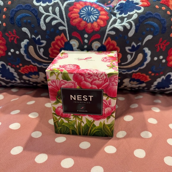 NEST scented candle Passion; limited edition Breast Cancer Research Foundation💞 - Picture 4 of 13